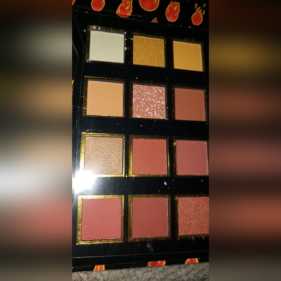 š„Flamin' HOT Cheetos Eyeshadow Palette 12 Shade LIMITED EDITIONš„ - Picture 8 of 15